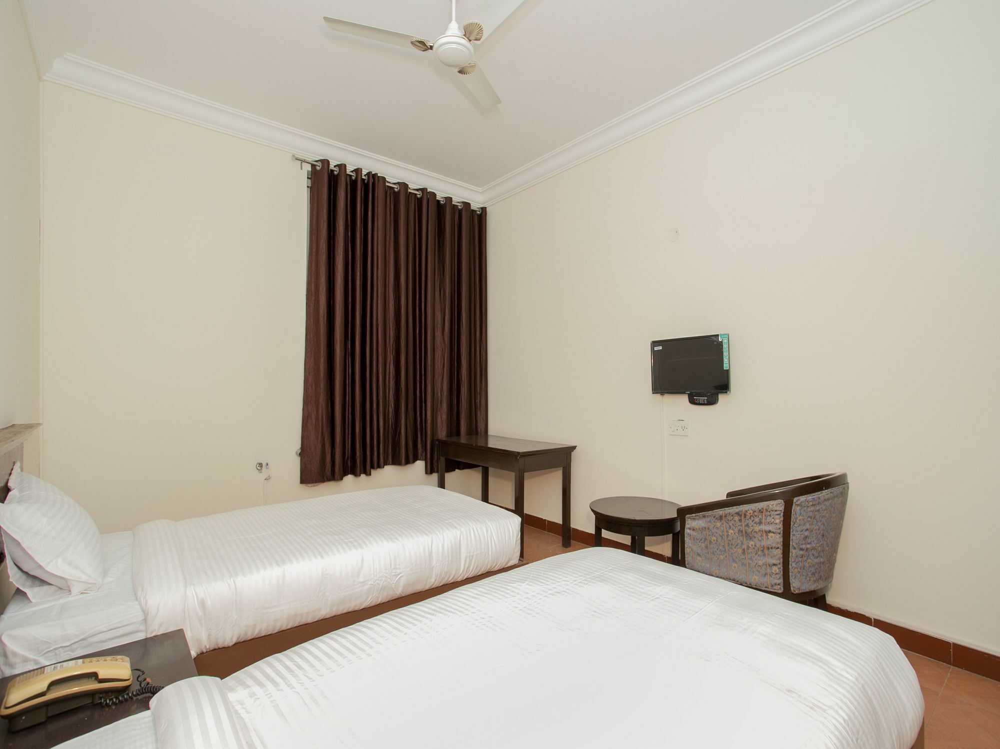 Hotel Golden Gates Bangalore Exterior photo