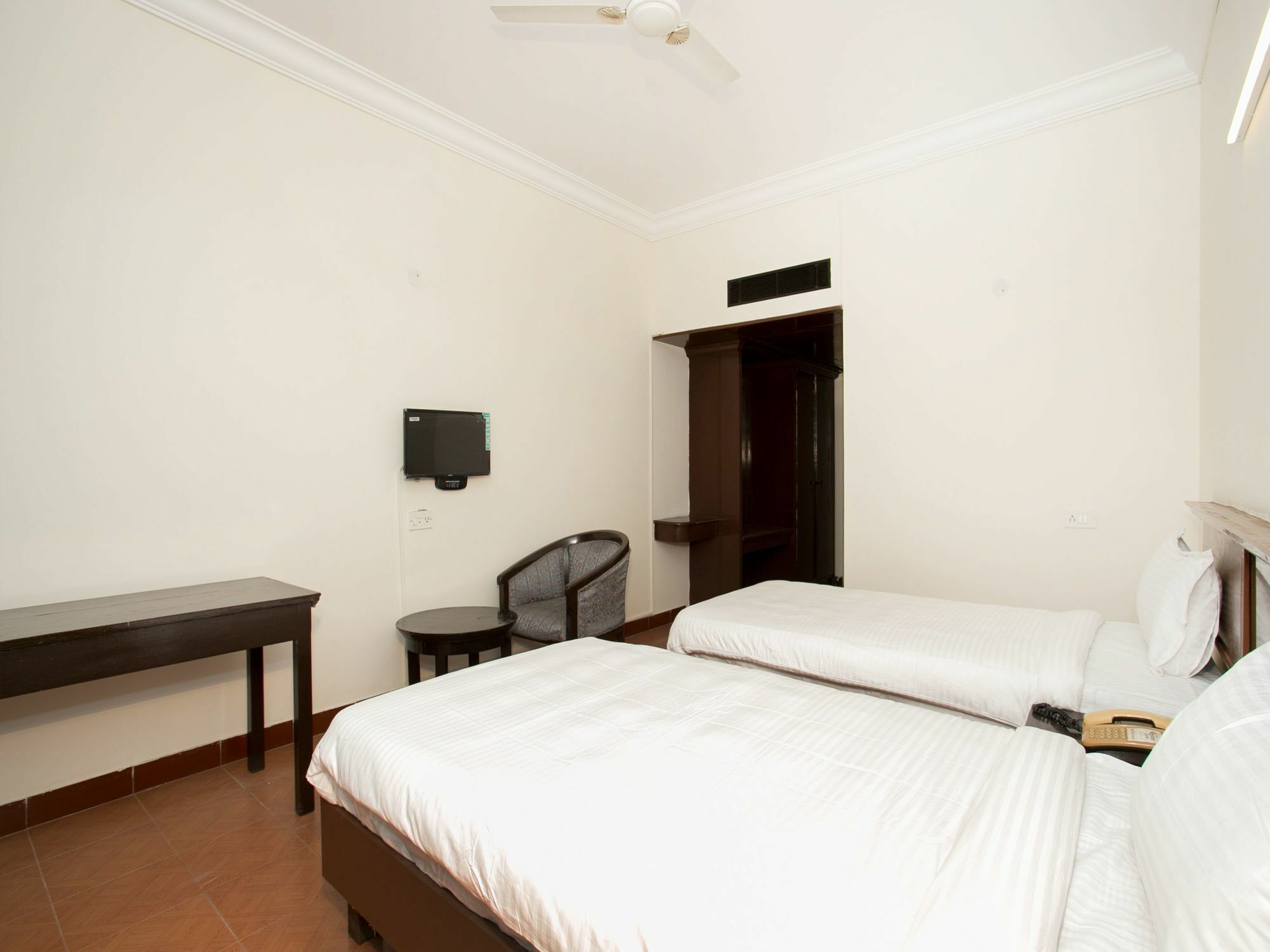 Hotel Golden Gates Bangalore Exterior photo